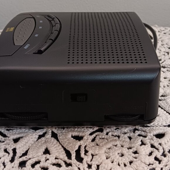 Coby Alarm Clock AM/FM Radio - Model CR-A47 - Picture 5 of 7